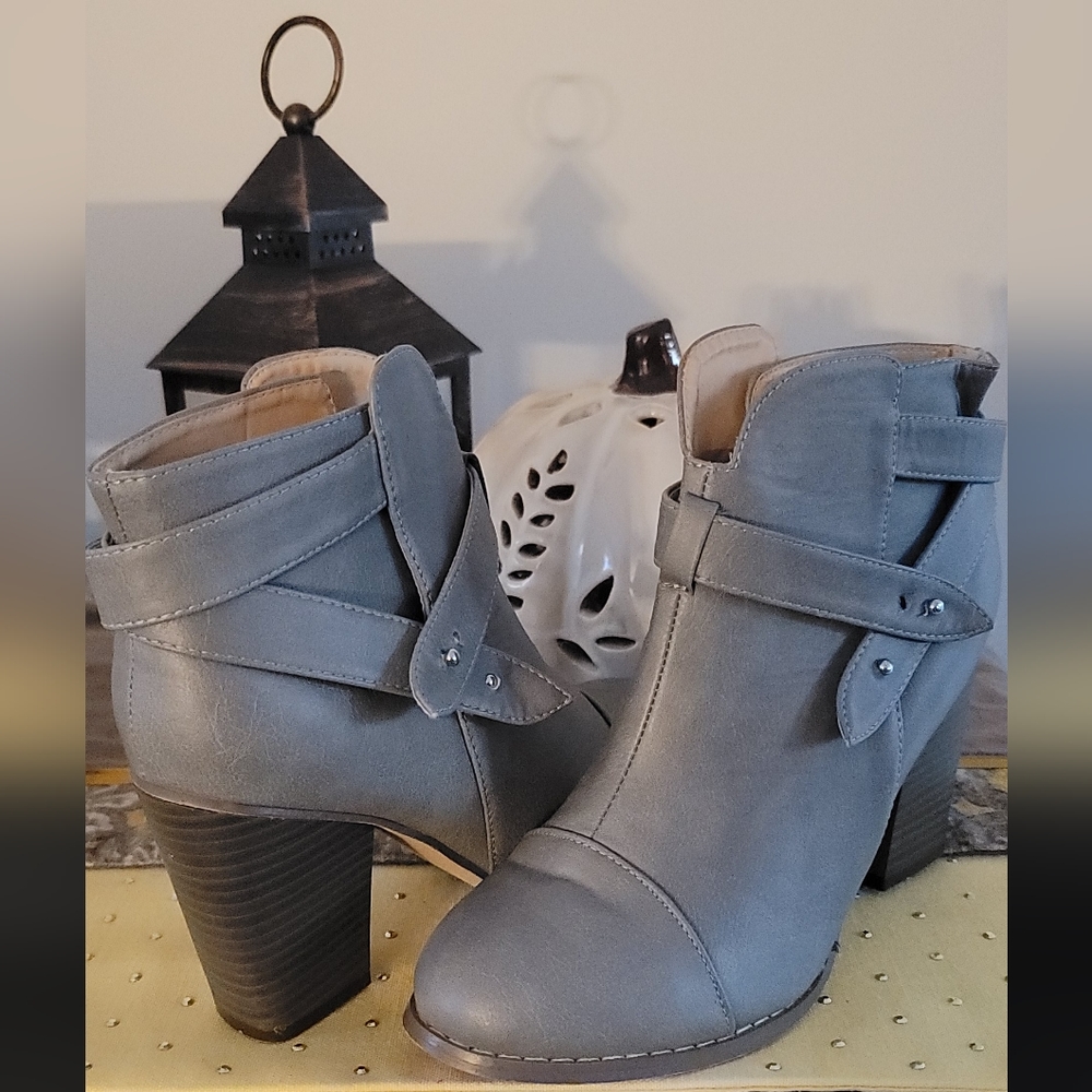 Chase & Chloe Grey booties